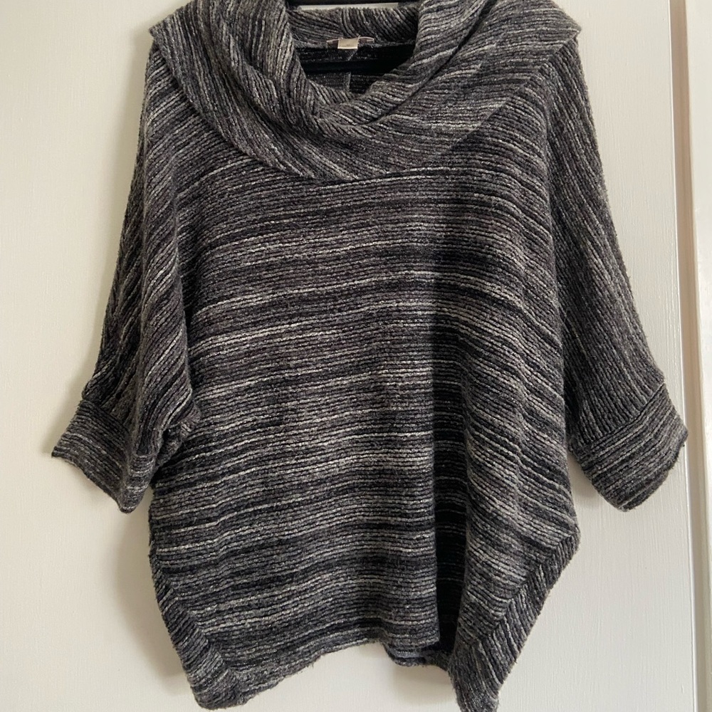 Loft M short sleeve flare sweater